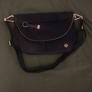 Lululemon Athletica Festival 5L Black and Gold